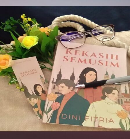 Satu Cinta untuk Dua Hati dalam Resensi Kekasih Semusim