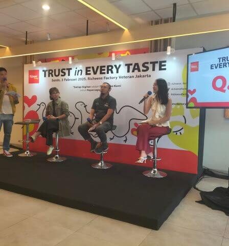 Komitmen Richeese Factory Memberikan Layanan Terbaik untuk Pelanggan